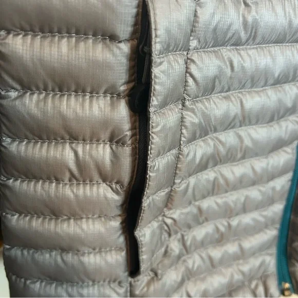 L.L. Bean Ultralight 850 Down Sweater Hooded Jacket - Sz XS - Picture 5 of 14